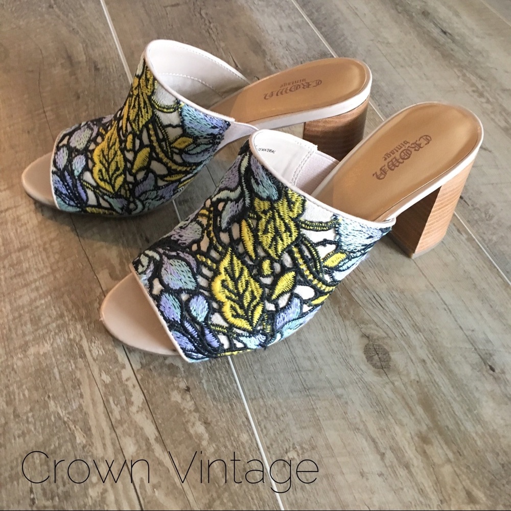 Clara Open Toe embroidered leaf mule stacked heel